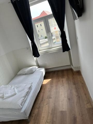 Gostilna In Apartmaji Zlati Lev - Marburg Exterior foto