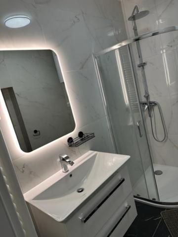 Gostilna In Apartmaji Zlati Lev - Marburg Exterior foto